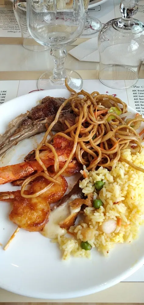 Grill Riz Curry Nouilles Sautées